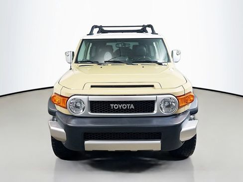 Used 2014 Toyota FJ Cruiser 4WD w/ Upgrade Package image 2
