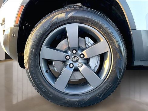 Used 2025 Land Rover Defender 110 S image 32