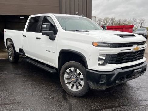Used 2024 Chevrolet Silverado 2500 Custom w/ Custom Value Package AWD/4WD image 1