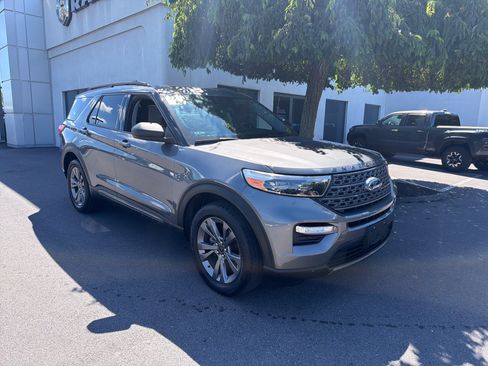 Used 2021 Ford Explorer XLT w/ Equipment Group 202A AWD/4WD image 1