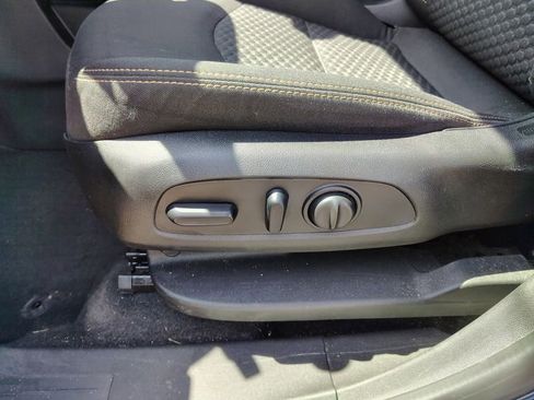 Used 2020 GMC Terrain SLE w/ Driver Convenience Package FWD image 9