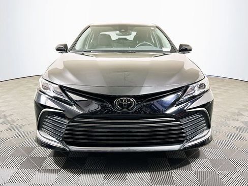 Used 2022 Toyota Camry LE image 3