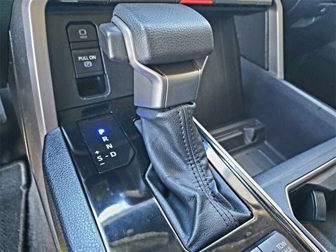 Used 2022 Toyota Tundra SR5 w/ SR5 Convenience Package image 20