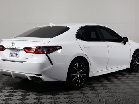 Used 2022 Toyota Camry SE FWD image 4