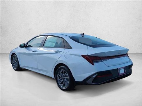 Certified 2026 Hyundai Elantra Hybrid FWD image 9