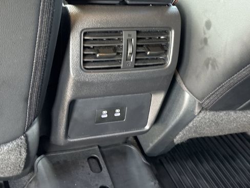 Used 2025 Nissan Rogue SV image 11