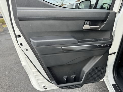 Used 2025 Toyota Tacoma TRD Sport image 30