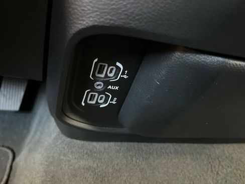 Used 2024 RAM 1500 Laramie AWD/4WD image 39
