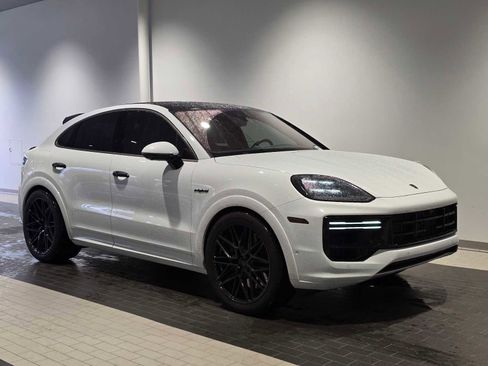 Used 2025 Porsche Cayenne Turbo image 10