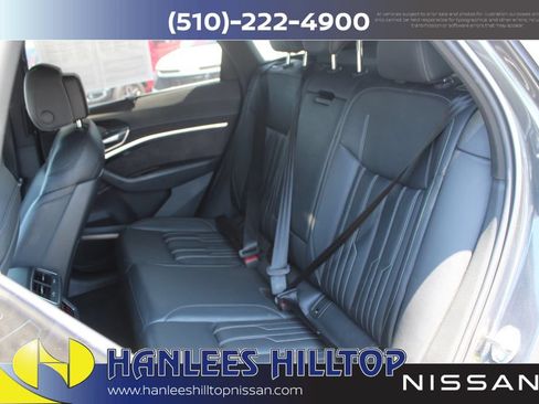 Used 2019 Audi e-tron Prestige w/ Prestige Package AWD/4WD image 17