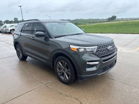 Used 2024 Ford Explorer XLT w/ Equipment Group 202A AWD/4WD image 2
