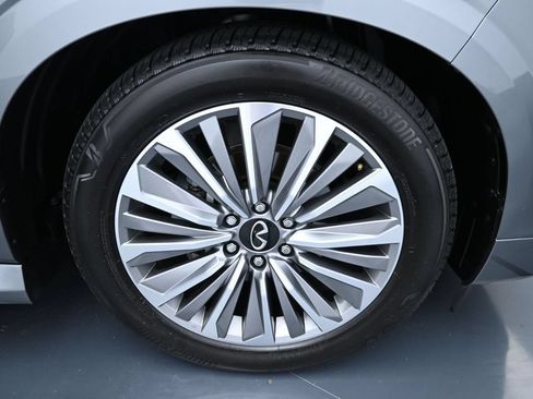 Used 2025 INFINITI QX80 Sensory AWD/4WD image 16