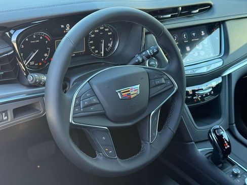 New 2026 Cadillac XT5 Luxury image 15