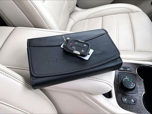 Used 2022 GMC Acadia Denali image 10