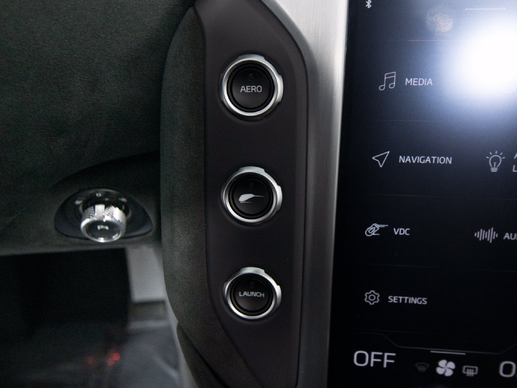 Used 2024 McLaren 750S Spider RWD image 25