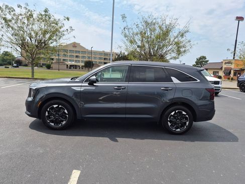 Used 2024 Kia Sorento S FWD image 6