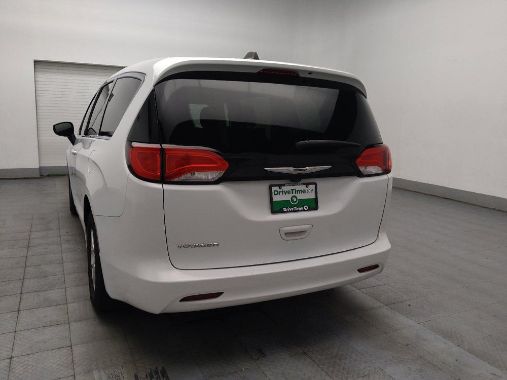 Used 2024 Chrysler Voyager LX FWD image 5
