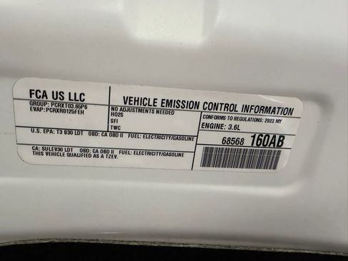 Used 2023 Chrysler Pacifica Touring-L FWD image 65