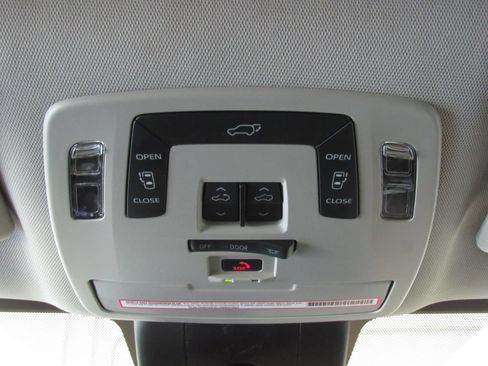 Used 2024 Toyota Sienna XLE FWD image 29