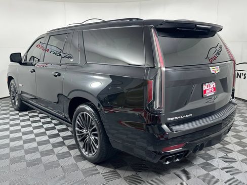 Used 2023 Cadillac Escalade ESV V AWD/4WD image 4