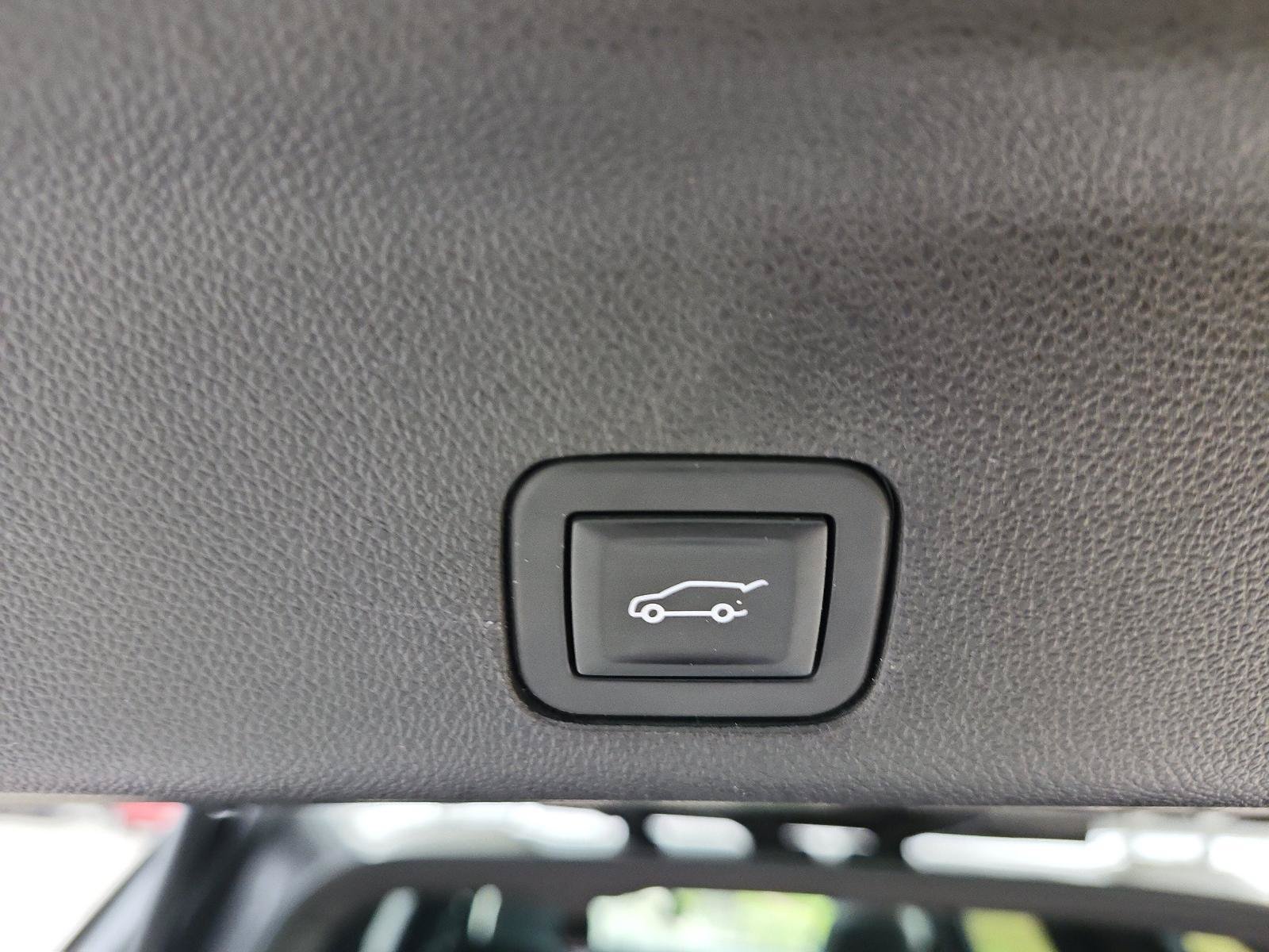 Certified 2025 GMC Yukon AT4 w/ AT4 Premium Package AWD/4WD image 8