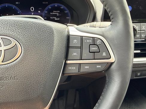 Used 2025 Toyota Grand Highlander AWD image 42