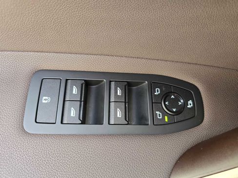 Used 2023 BMW iX xDrive50 w/ Sport Package AWD/4WD image 29