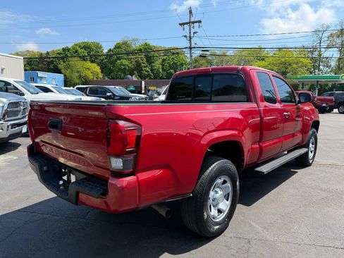Used 2018 Toyota Tacoma SR RWD image 5