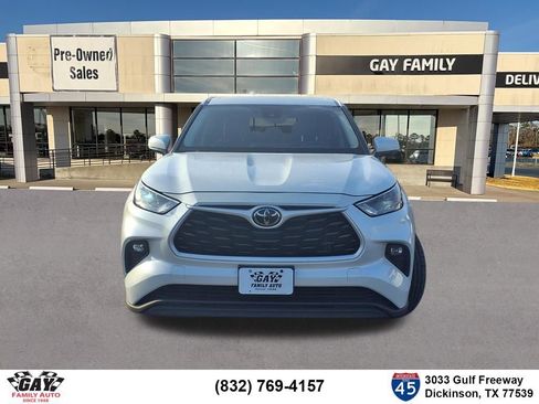 Used 2024 Toyota Highlander LE FWD image 18