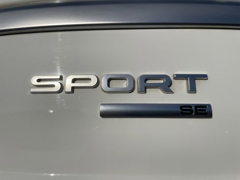 Used 2017 Land Rover Range Rover Sport SE image 33