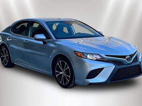 Used 2019 Toyota Camry LE image 1