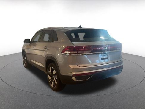 Used 2025 Volkswagen Atlas Cross Sport SE image 11