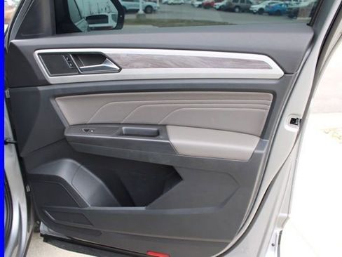 Used 2022 Volkswagen Atlas Cross Sport SE w/ Panoramic Sunroof Package image 23