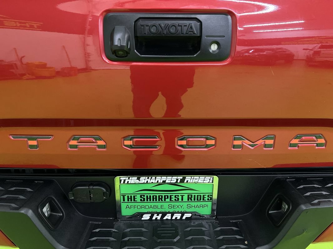 Used 2018 Toyota Tacoma TRD Sport AWD/4WD image 12