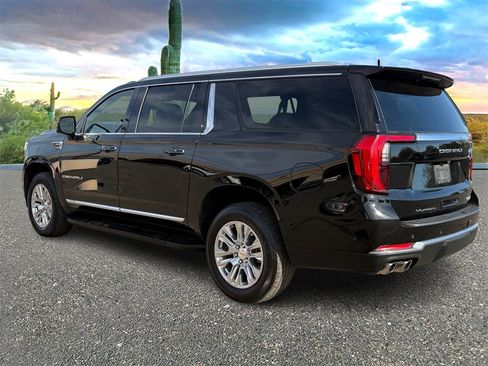 Used 2025 GMC Yukon XL Denali image 5