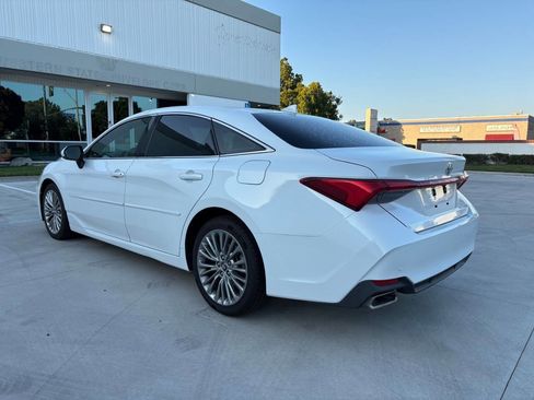 Used 2019 Toyota Avalon Limited w/ Advanced Safety Package FWD image 4