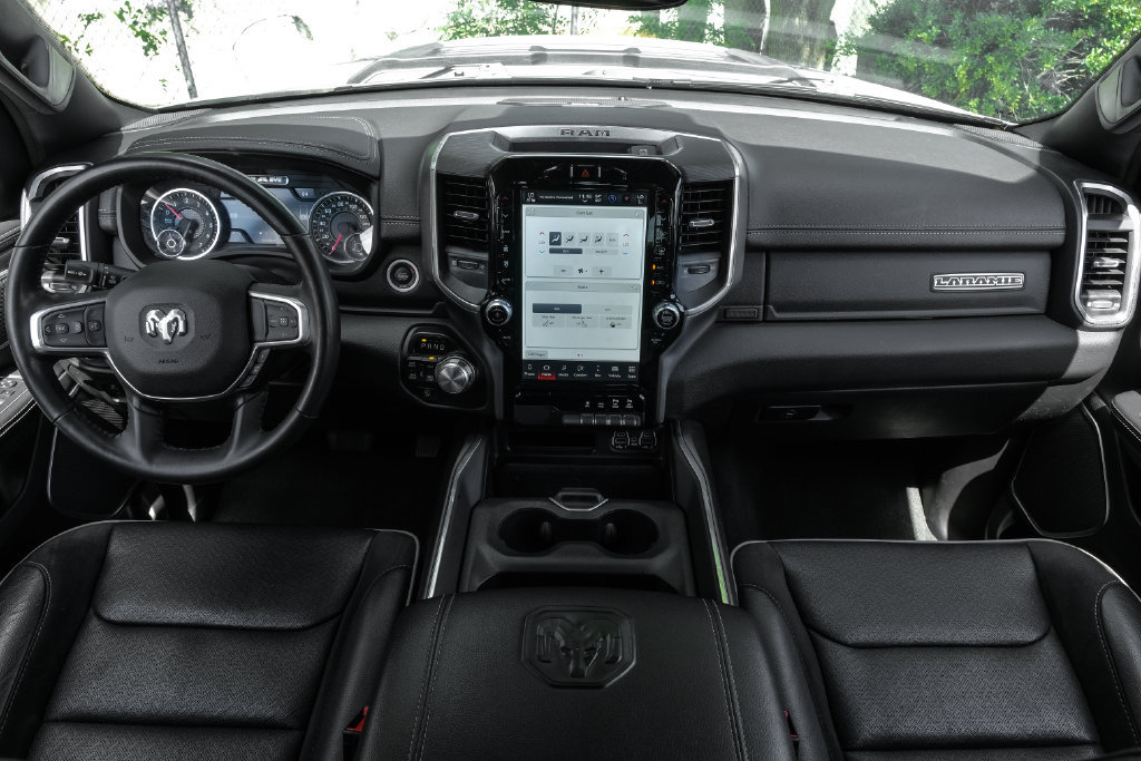 Used 2023 RAM 1500 Laramie AWD/4WD image 5