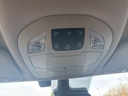 Used 2022 Chrysler Pacifica Touring-L AWD/4WD image 27