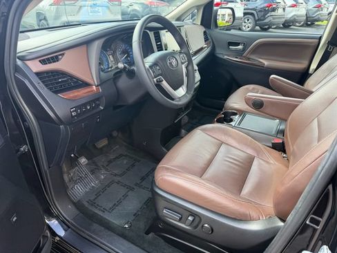 Used 2017 Toyota Sienna Limited Premium AWD/4WD image 11
