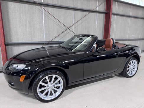 Used 2006 MAZDA MX-5 Miata Grand Touring RWD image 4