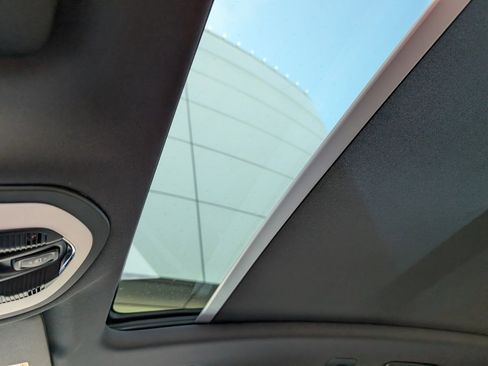 New 2026 Porsche Macan S image 18