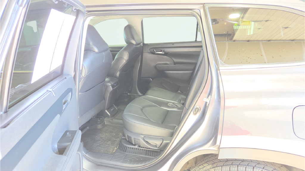 Certified 2020 Toyota Highlander XLE AWD/4WD image 33