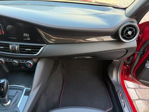 Used 2017 Alfa Romeo Giulia Quadrifoglio RWD image 45