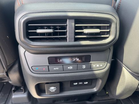 Used 2025 Honda Pilot TrailSport image 26