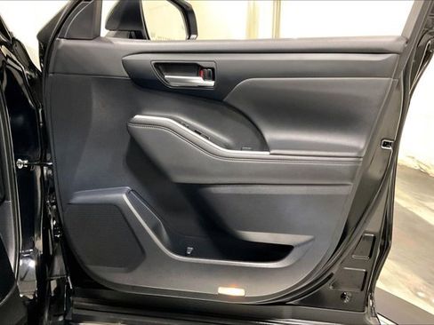 Certified 2024 Toyota Highlander XLE image 25