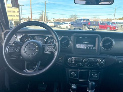 Used 2023 Jeep Gladiator Sport w/ Trailer Tow Package image 22