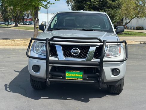 Used 2012 Nissan Frontier SV w/ SV Premium Utility Pkg image 9