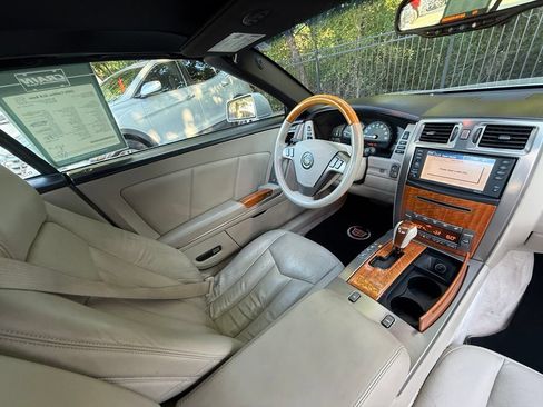 Used 2006 Cadillac XLR RWD image 33