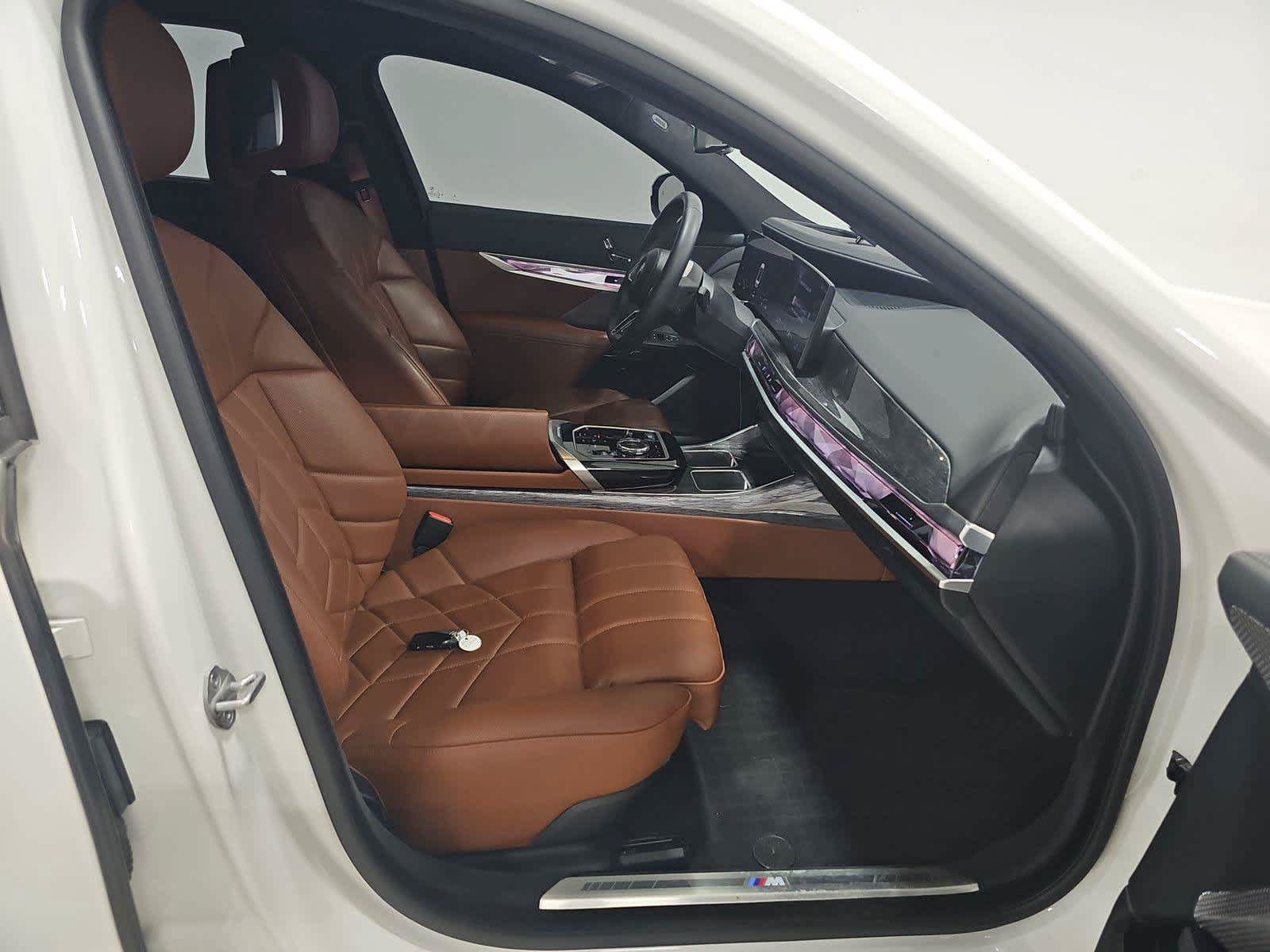 Used 2024 BMW i7 xDrive60 AWD/4WD image 9