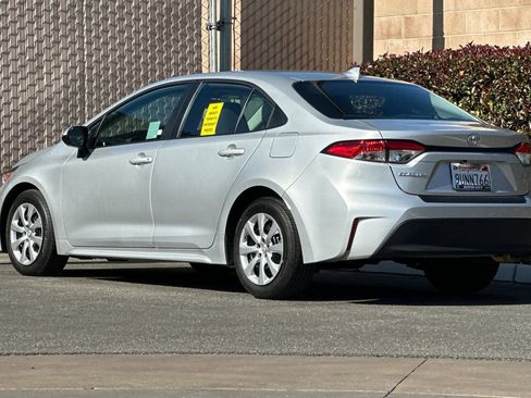 Used 2025 Toyota Corolla LE image 6